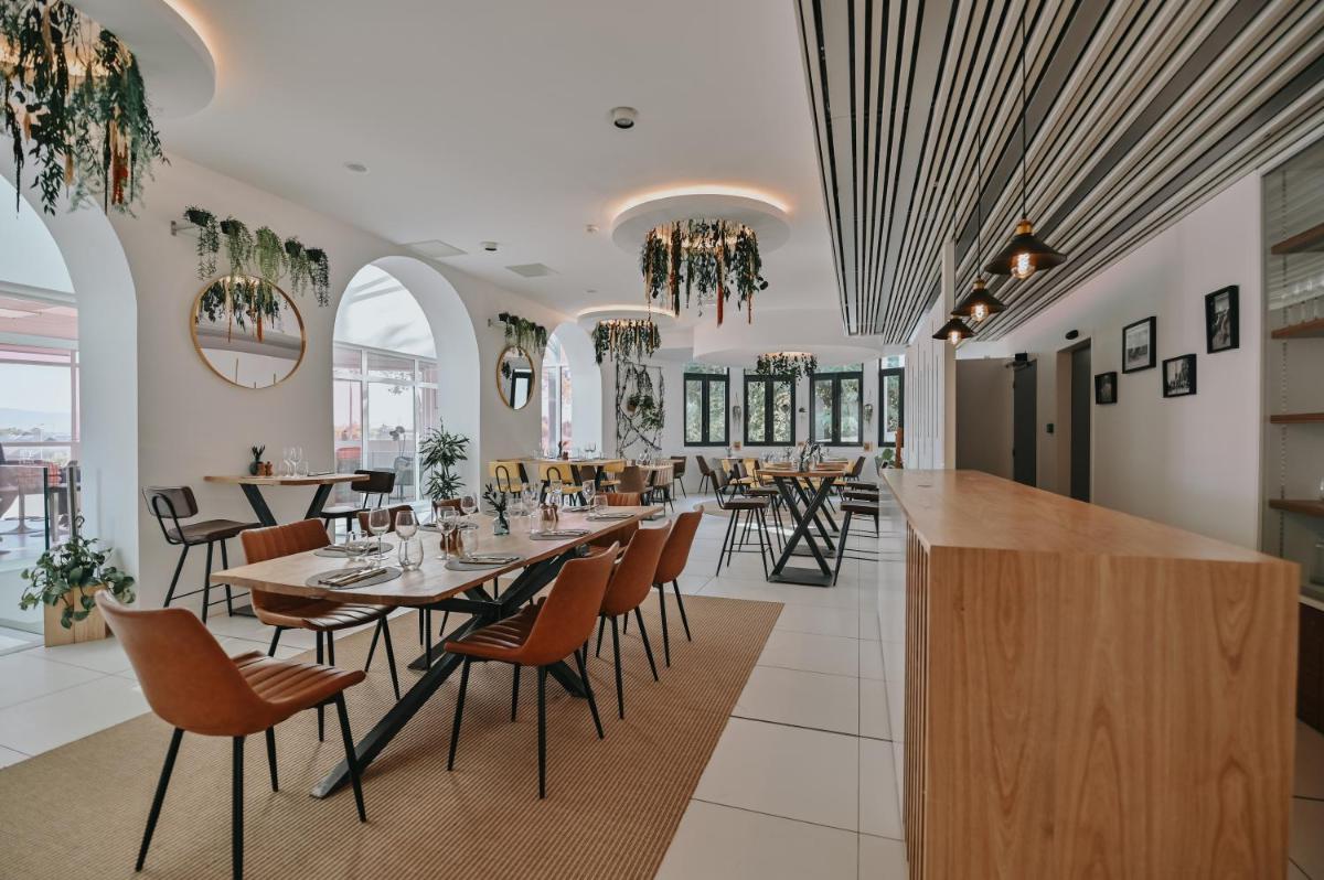 Restaurant ou autre lieu de restauration dans l'établissement Le Meez