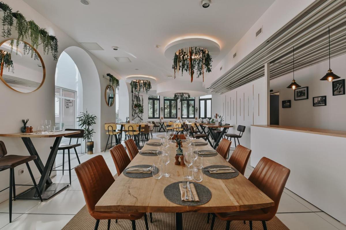 Restaurant ou autre lieu de restauration dans l'établissement Le Meez