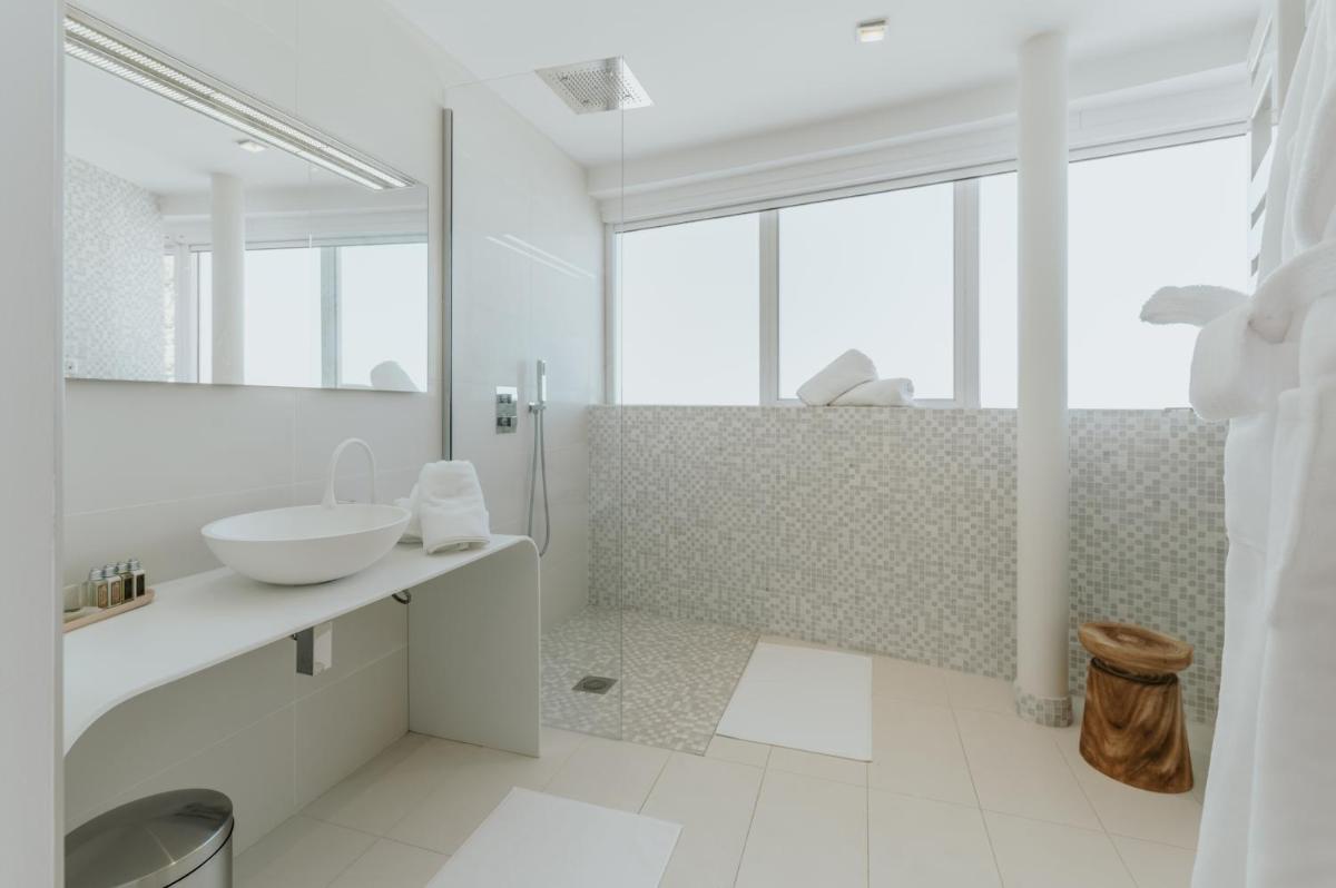 Salle de bains dans l'établissement Le Meez