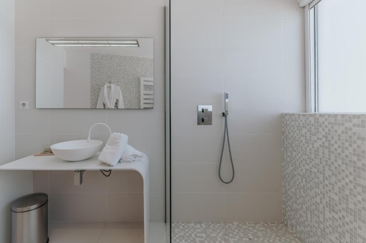 Salle de bains dans l'établissement Le Meez