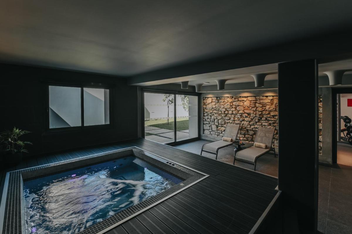 Piscine de l'établissement Le Meez ou située à proximité