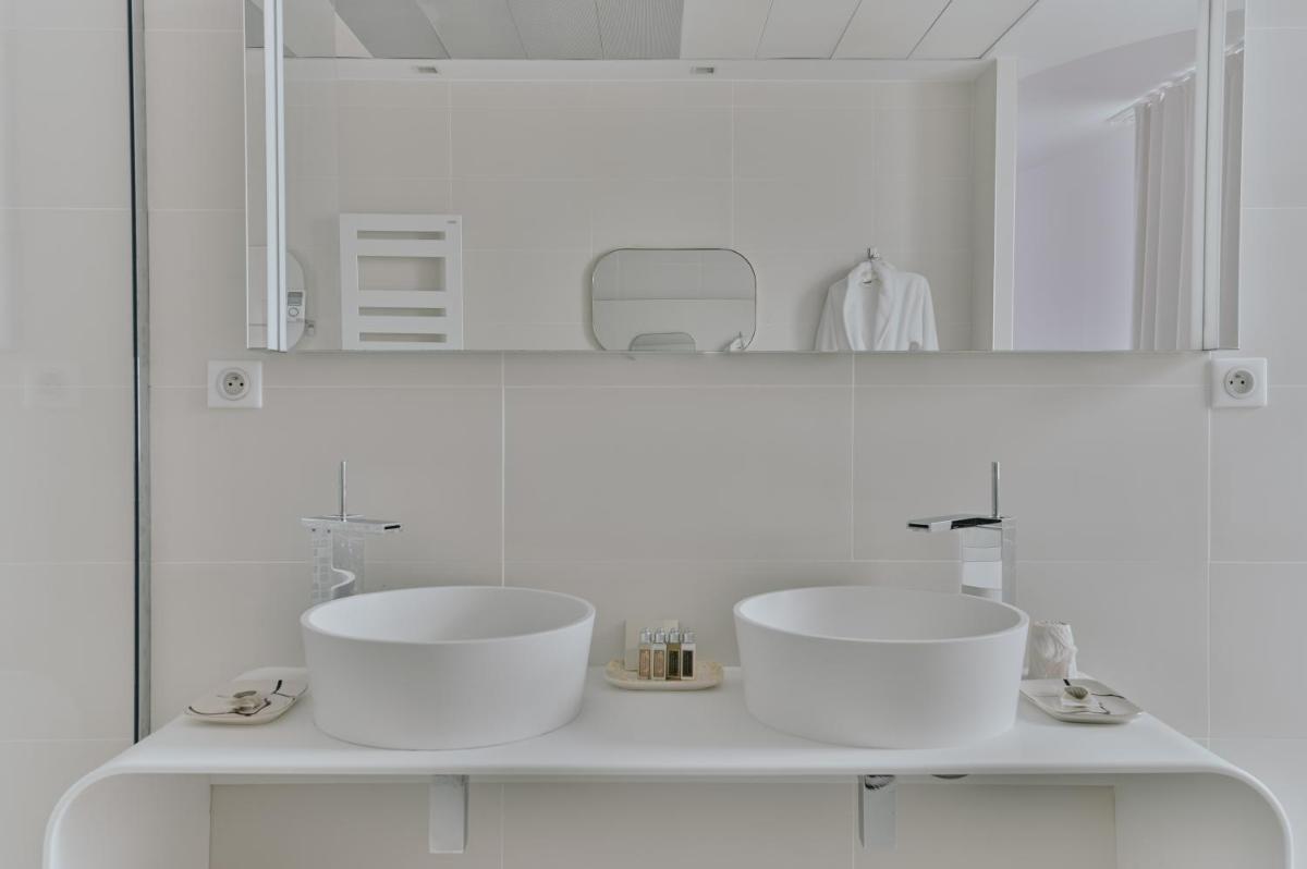 Salle de bains dans l'établissement Le Meez