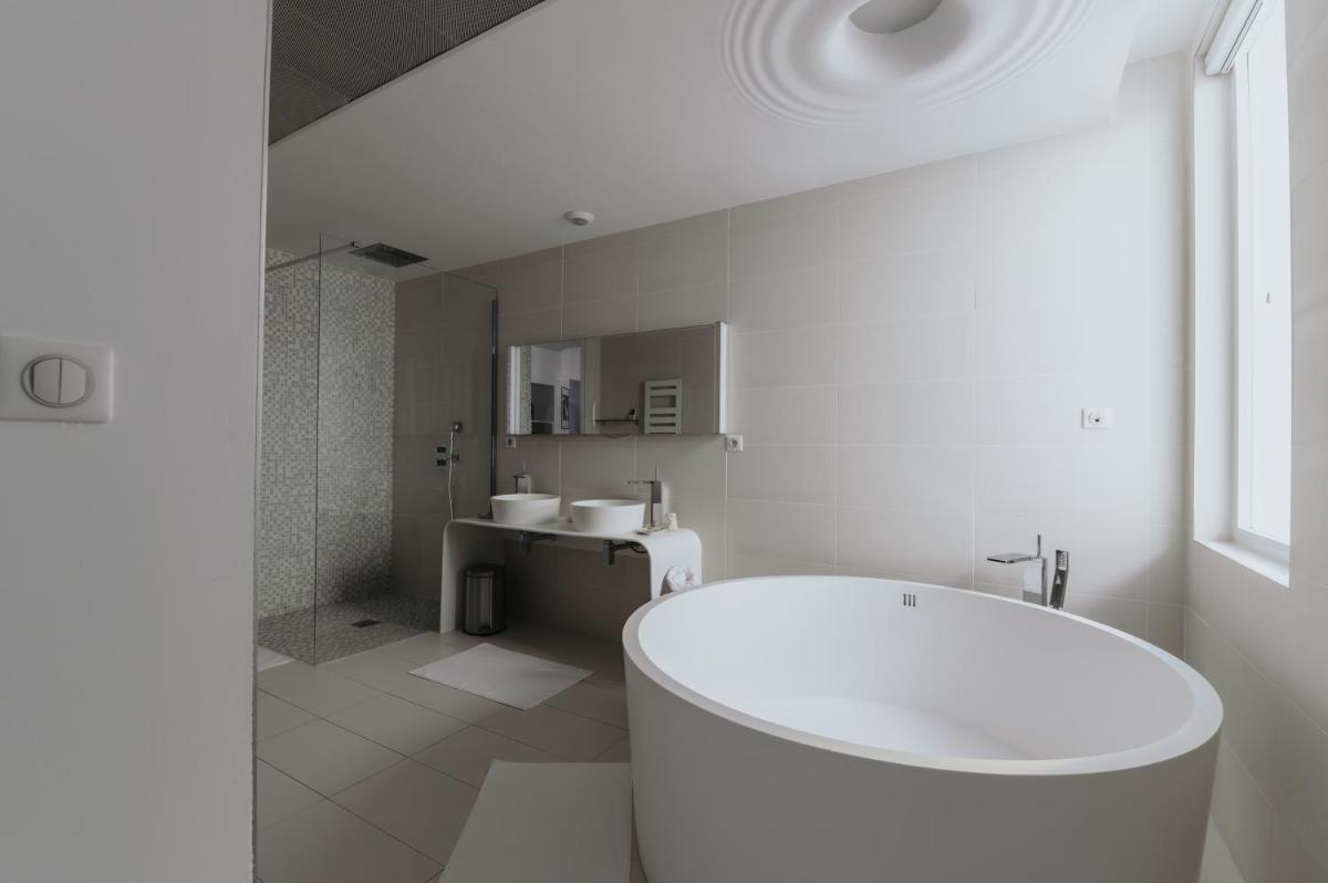 Salle de bains dans l'établissement Le Meez