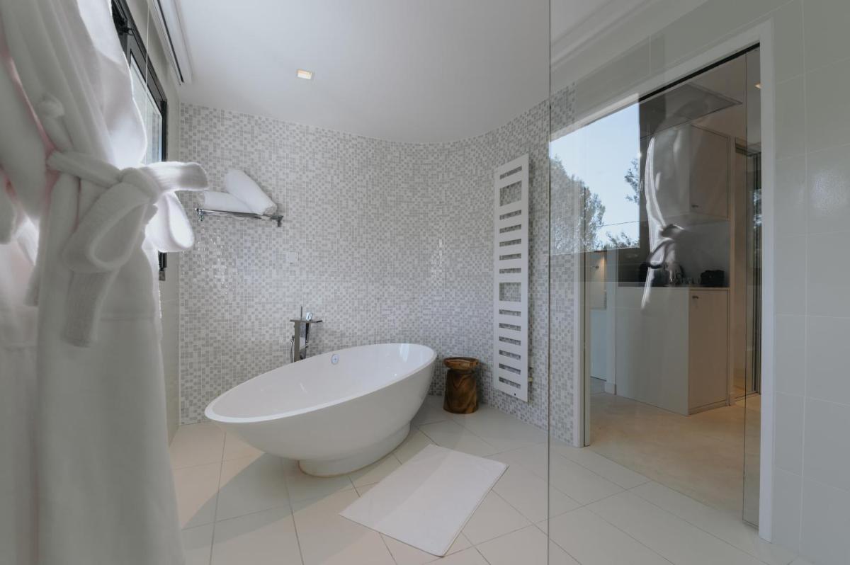 Salle de bains dans l'établissement Le Meez