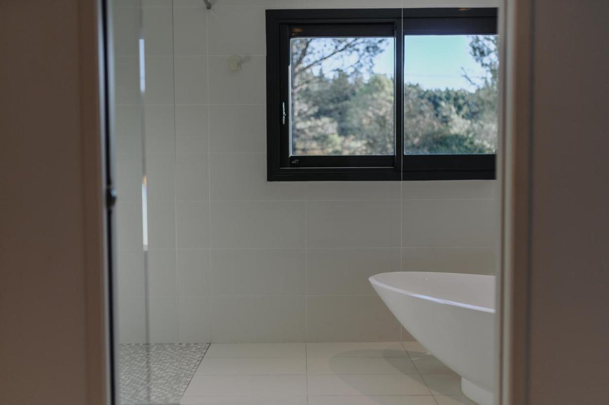 Salle de bains dans l'établissement Le Meez