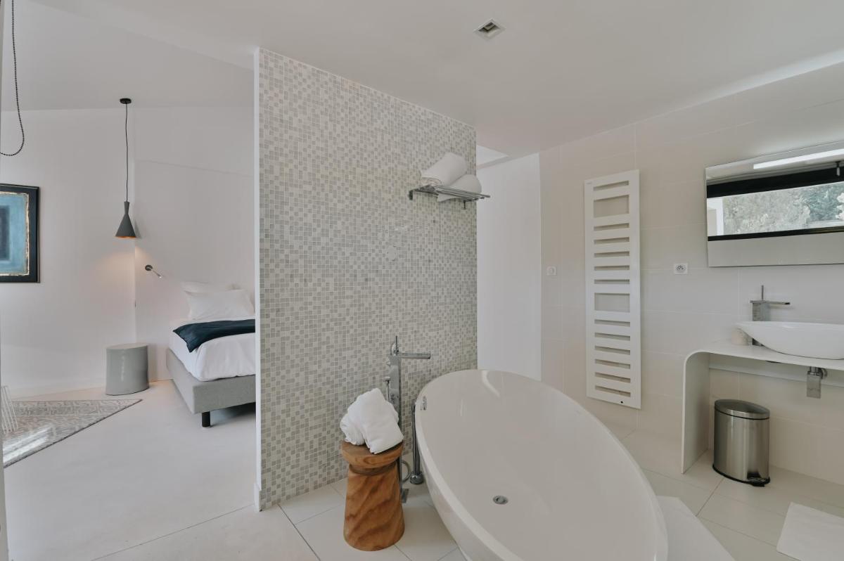 Salle de bains dans l'établissement Le Meez
