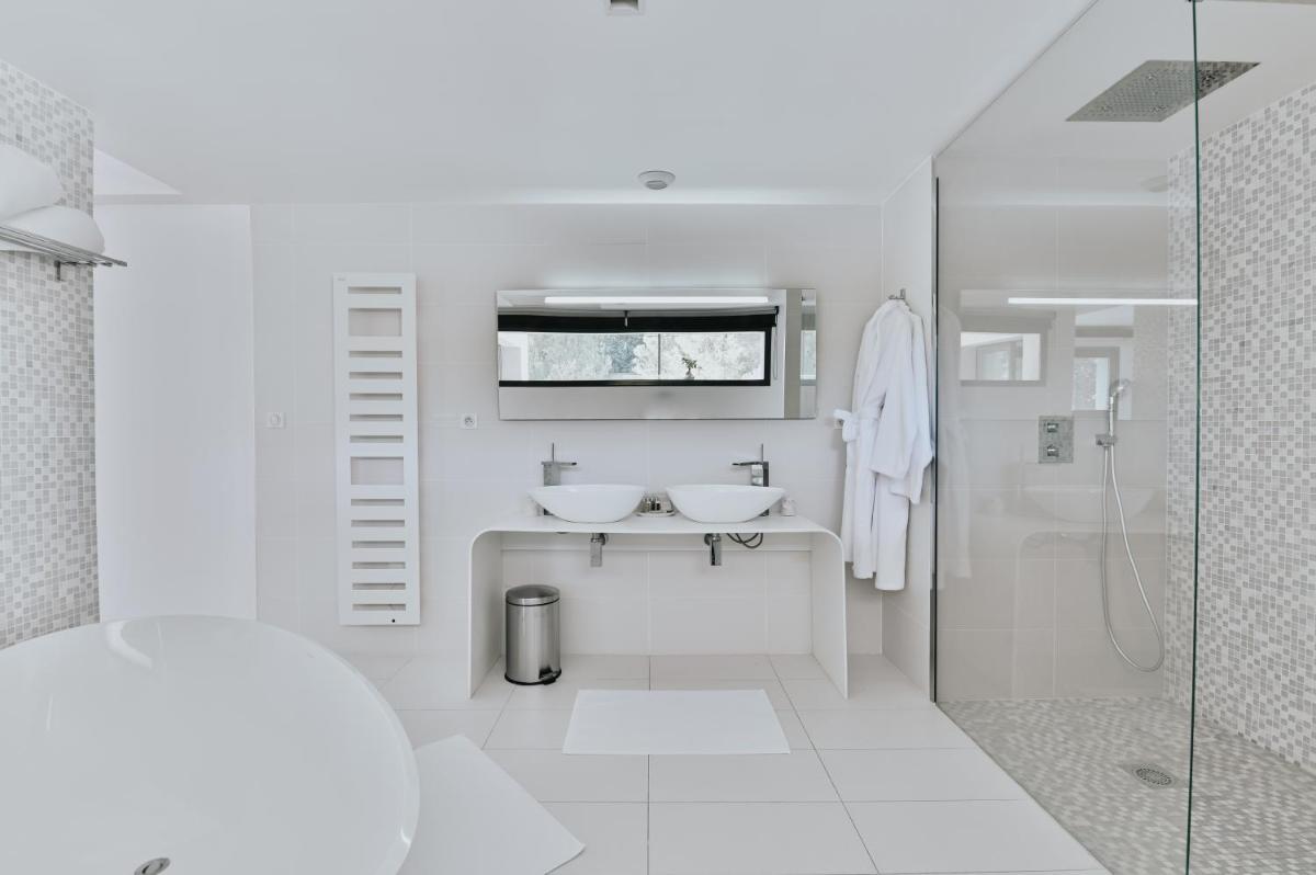 Salle de bains dans l'établissement Le Meez