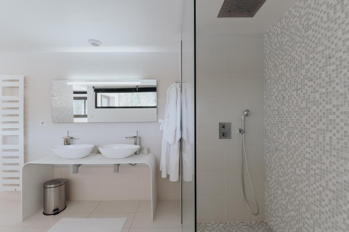 Salle de bains dans l'établissement Le Meez