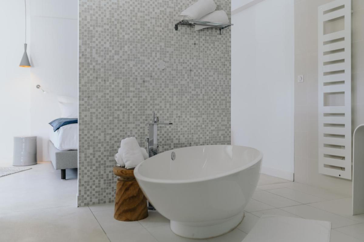 Salle de bains dans l'établissement Le Meez