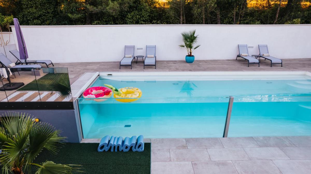 Piscine de l'établissement Le Meez ou située à proximité
