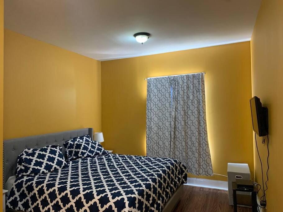 LARGE BRONX APT 4 bedrooms/2 baths, 2 min to metro - Housity