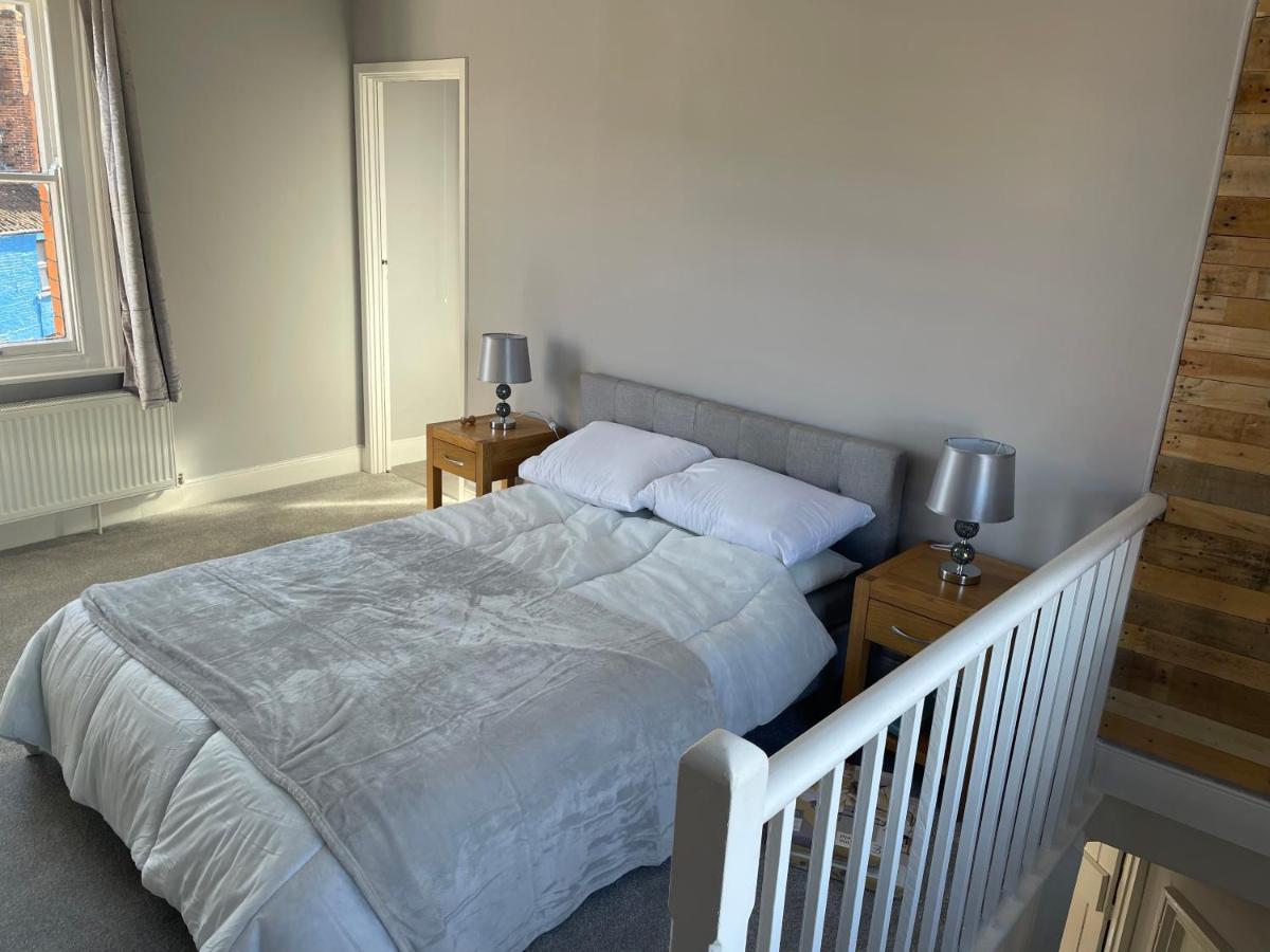 Brady’s Glastonbury beautiful pad great location! - Housity