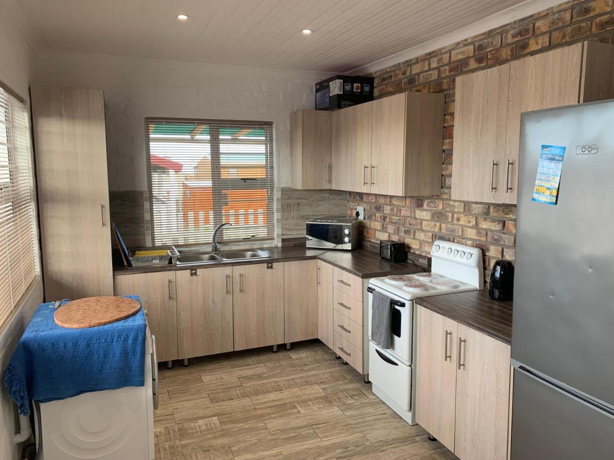 Strandfontein holiday house - Housity