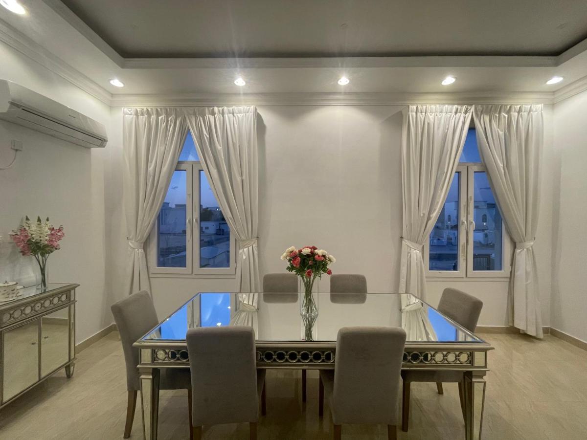 Villa near Lusial stadium - Housity