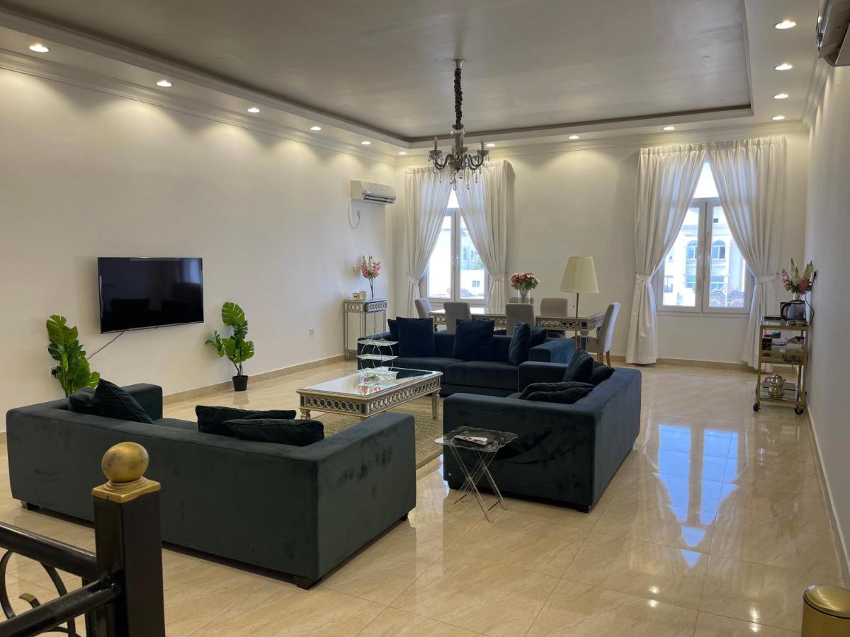 Villa near Lusial stadium - Housity