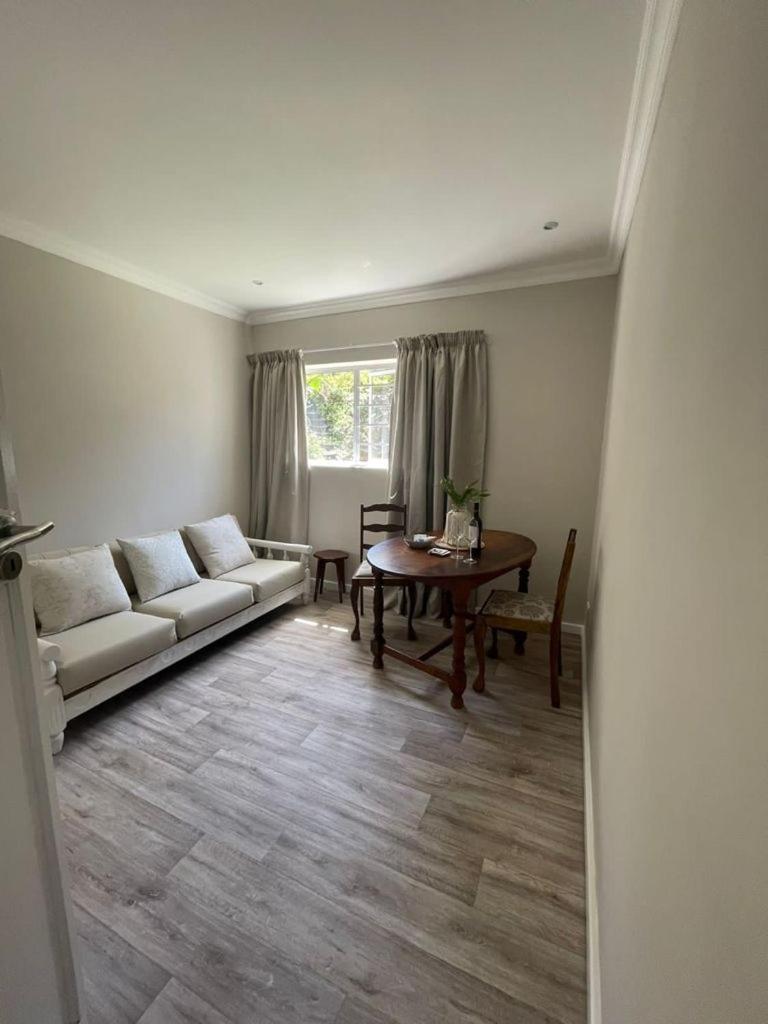 Suitetrails - Guest flat in Nahoon Mouth