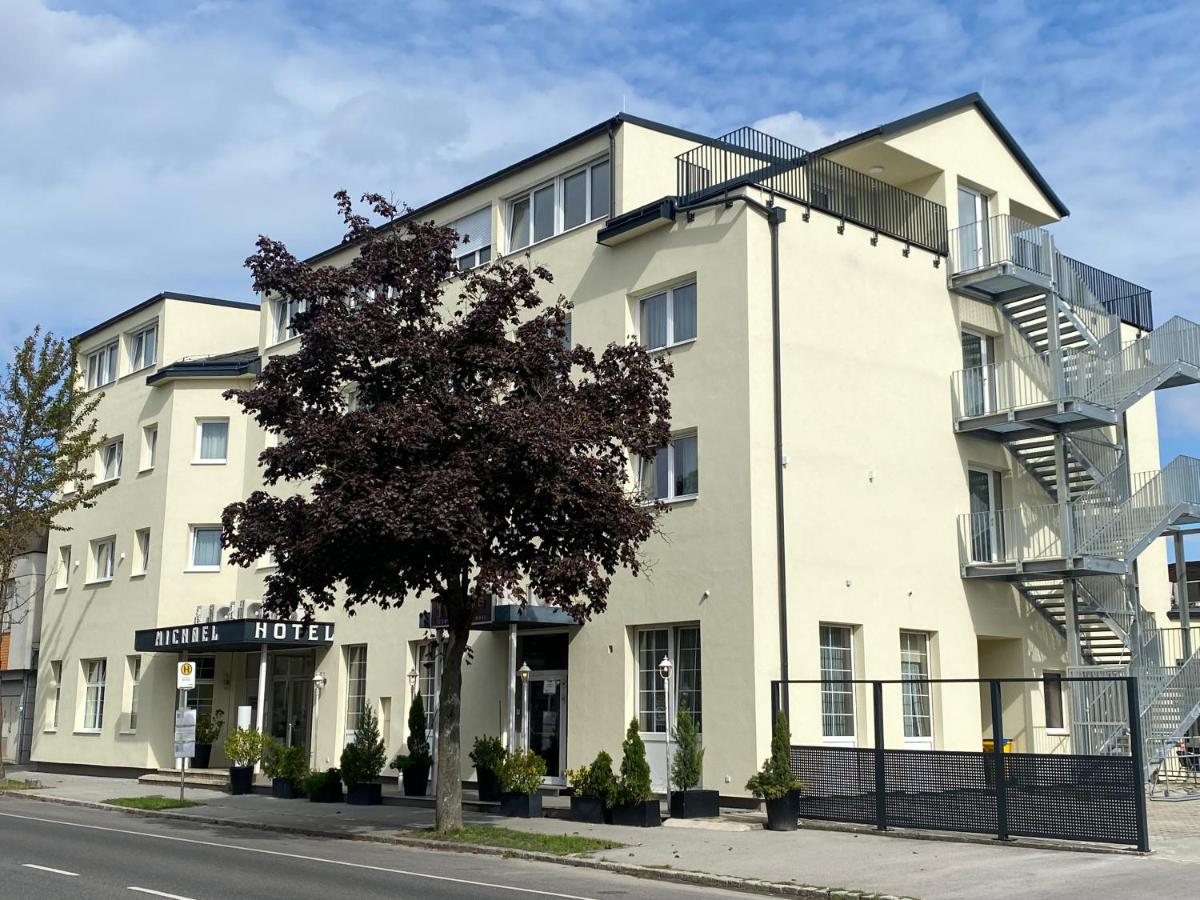 Hotel Michael - Housity