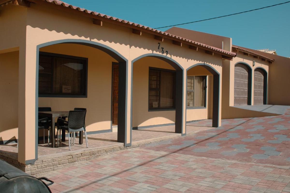 JJP SELF CATERING - Three bedroom house - Housity