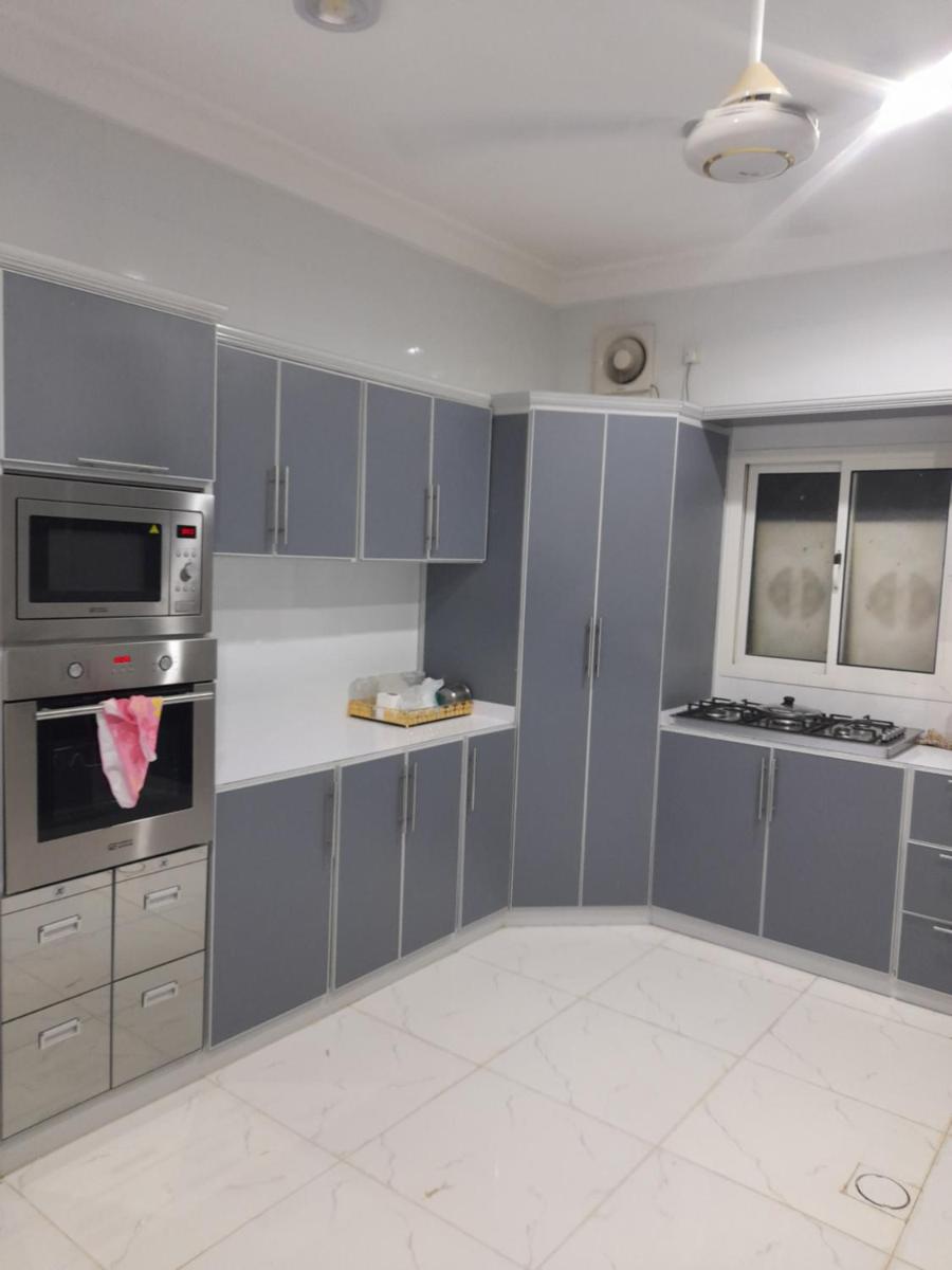 غرفة بمراتب أرضي في سكن مشترك نظام عزاب للذكور فقط - Housity