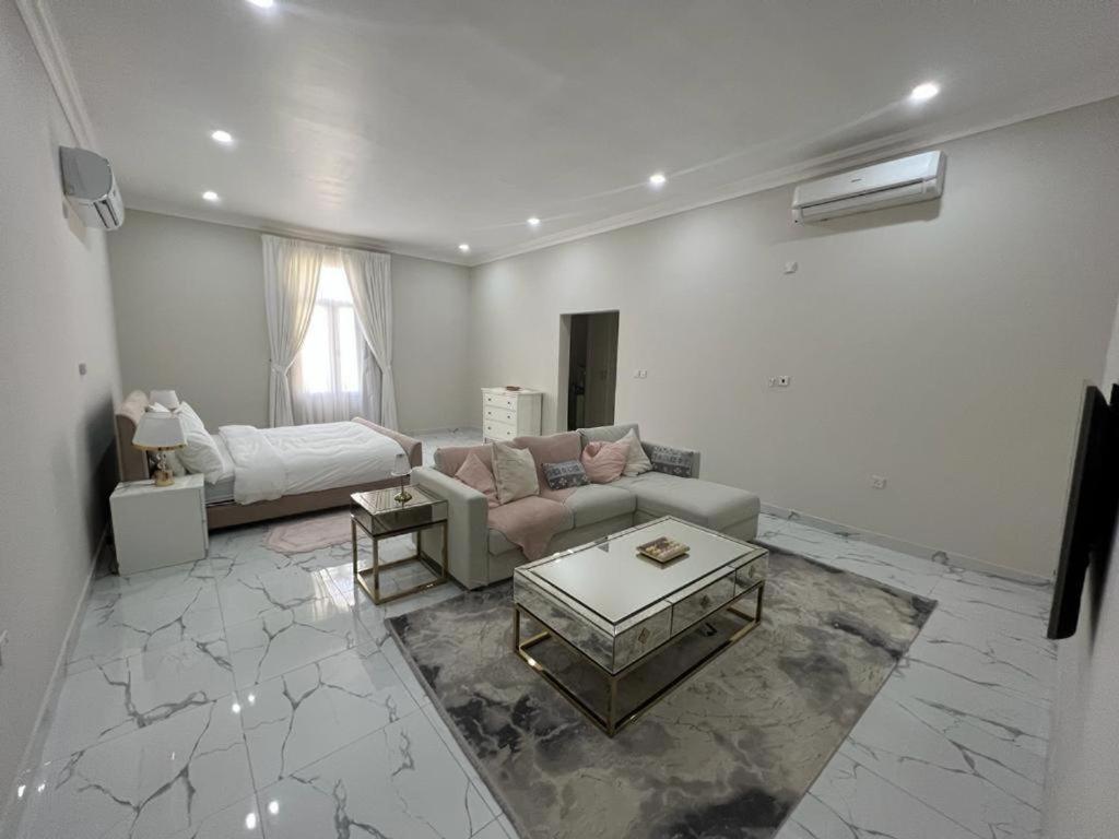 Villa near Lusial stadium - Housity