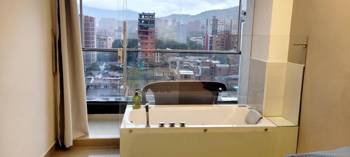 Cerca al barrio Laureles con jacuzzi privado - Housity