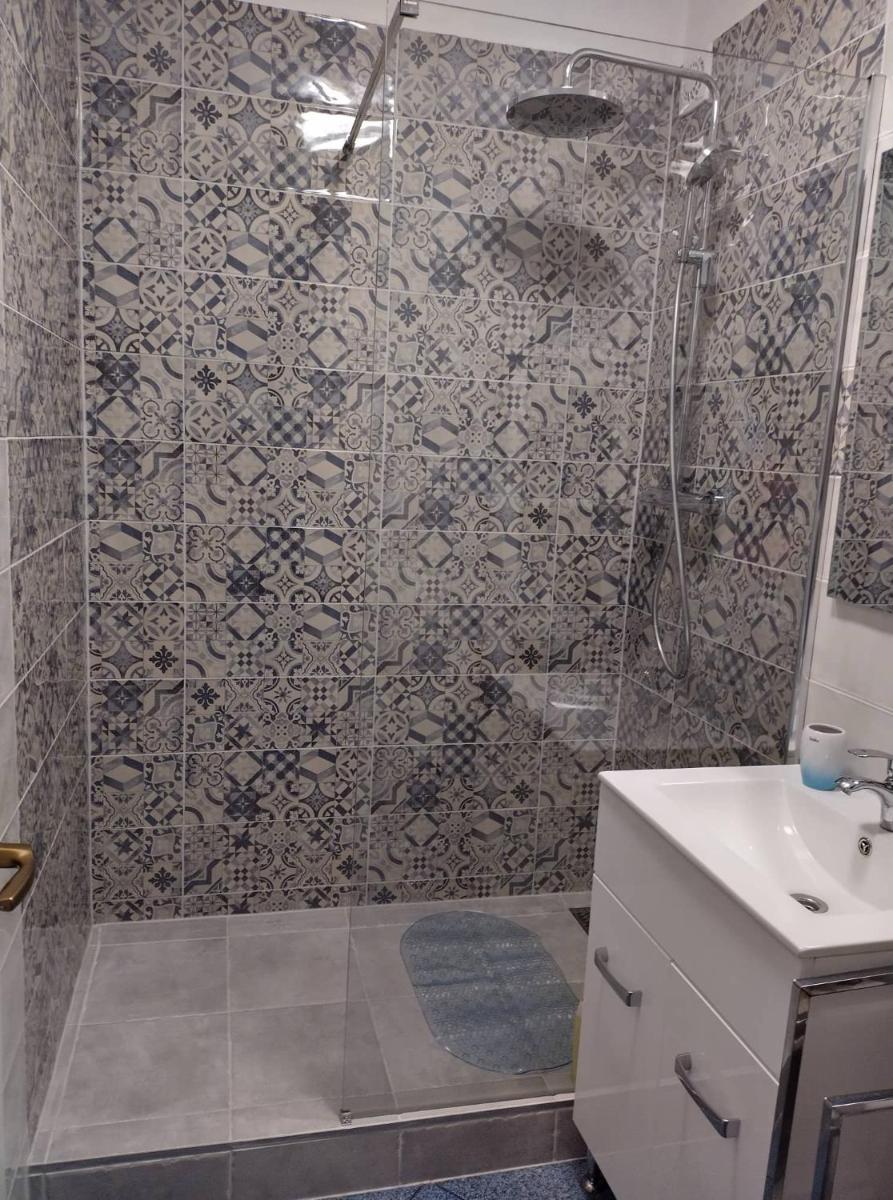 Pihenő Zug Apartman - Housity