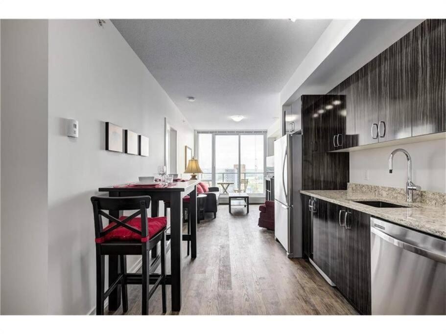 Suitetrails - 3 beds; 2 baths, Downtown center; AC; Pet friendly