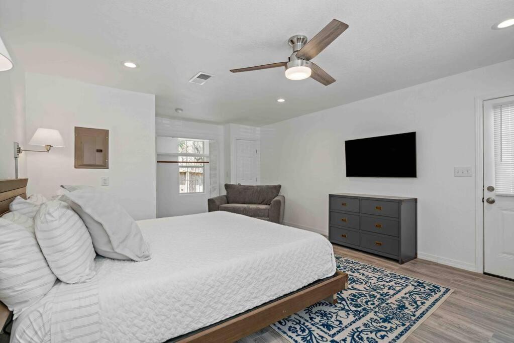 Culdesac Cottage in Central San Antonio - Housity
