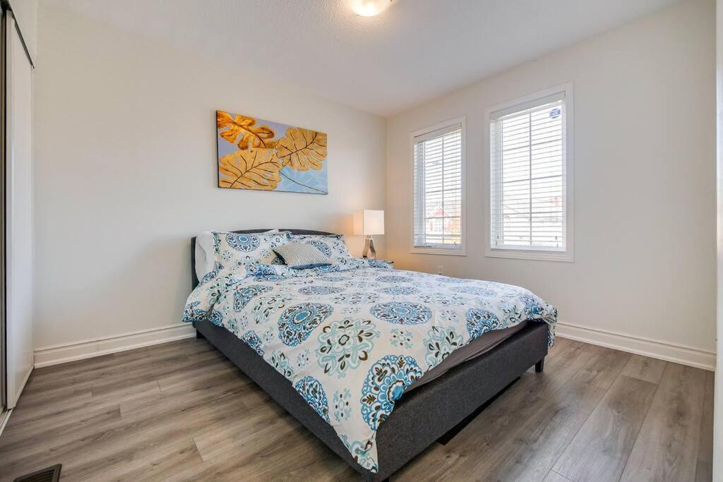 4 Bedroom House in Mississauga - Housity