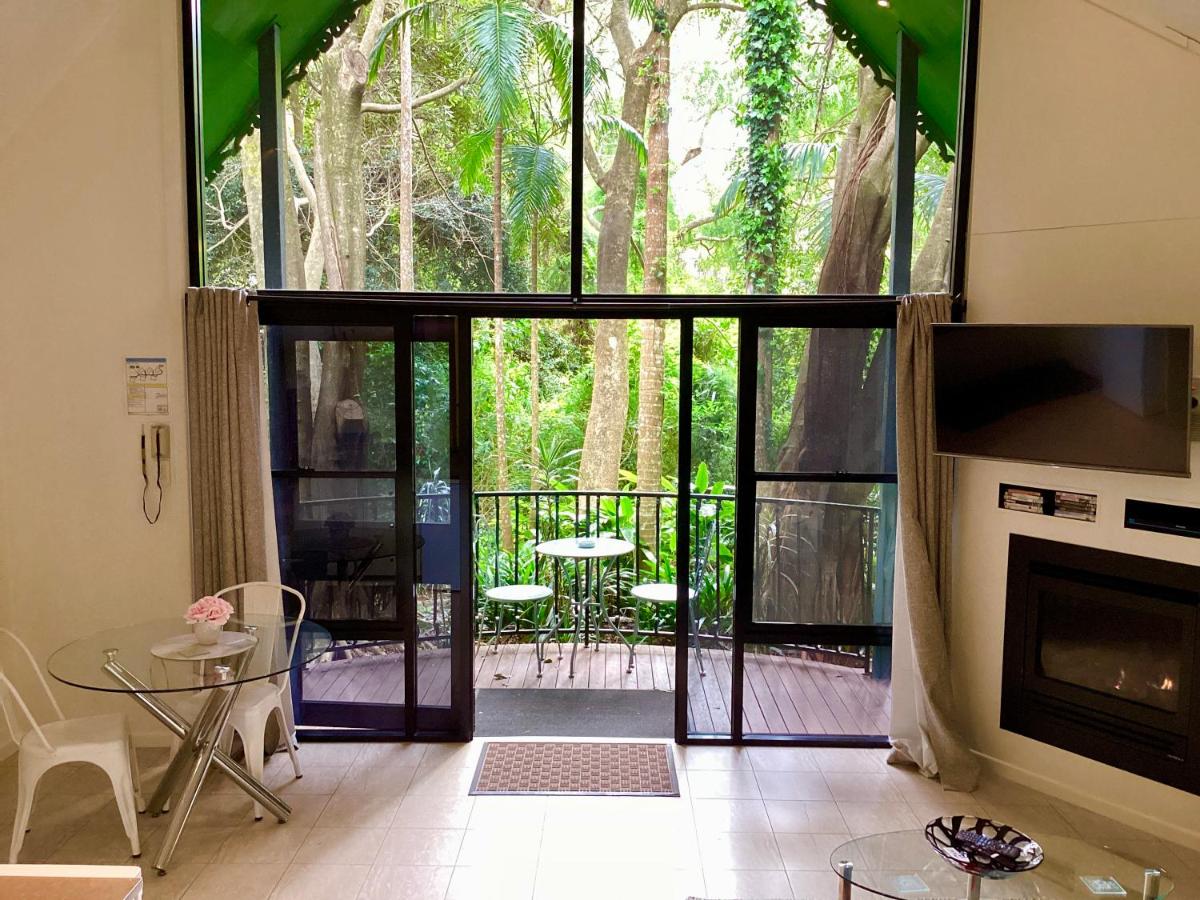 Chalet on Gallery Walk - King Bed, Spa, Fireplace, WiFi & Netflix, Linger A While - Housity