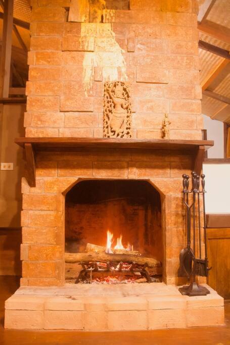 Greenleas, Cottage, Swimming Pool and Log Fire - Housity