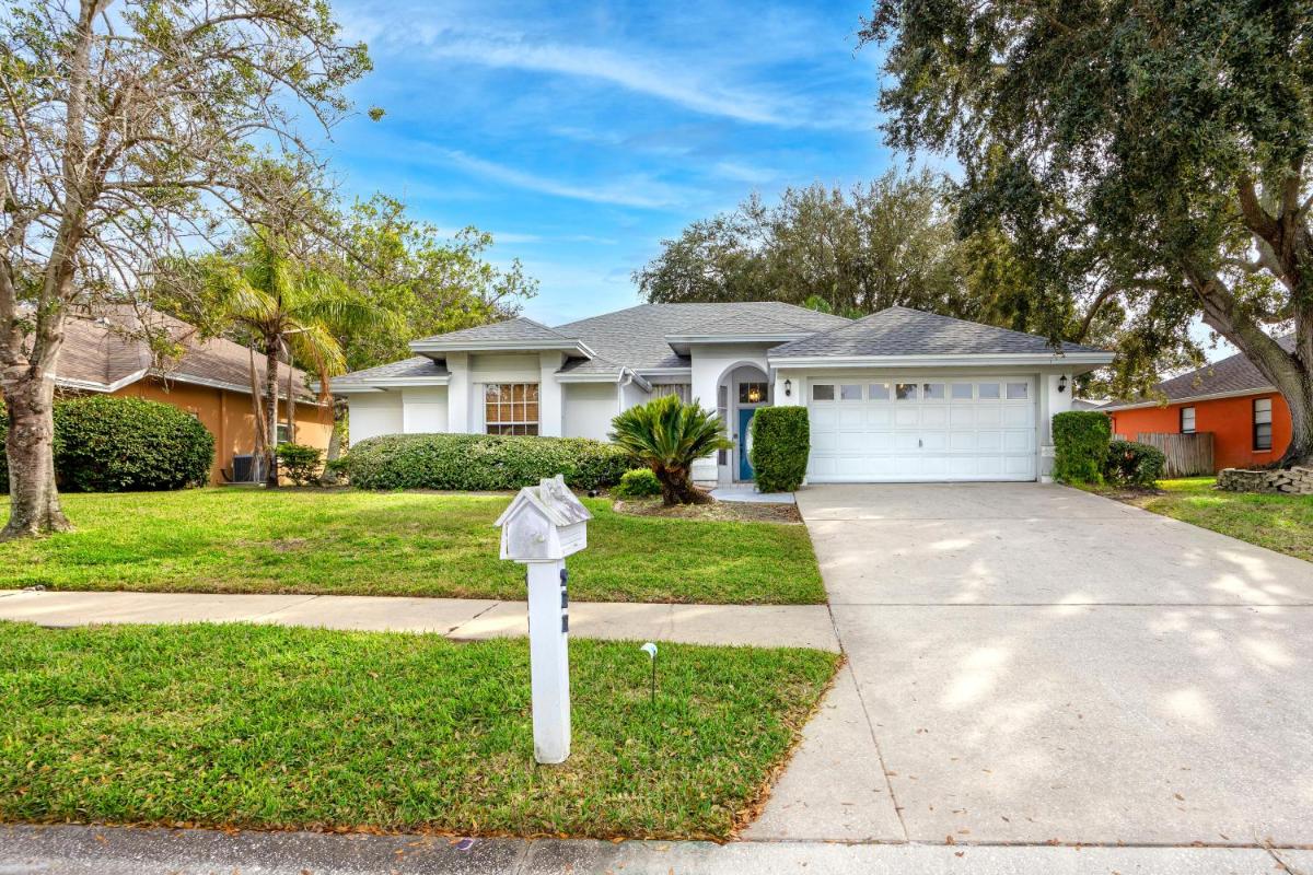 Palm Harbor Paradise - Lovely Home with Pool & Hot Tub - Housity