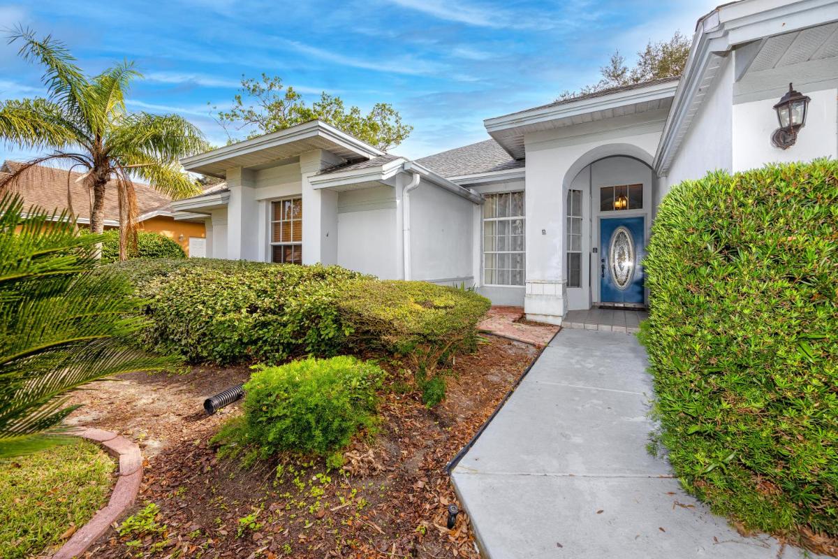 Palm Harbor Paradise - Lovely Home with Pool & Hot Tub - Housity