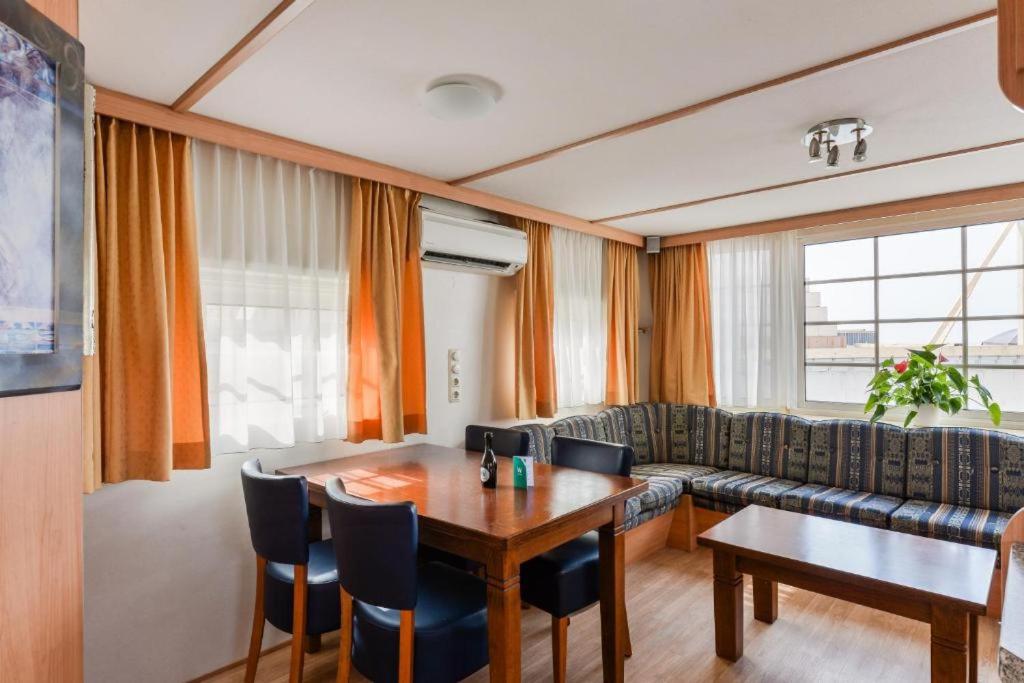 CHALET FOR 2 AT THE BEACH - Housity