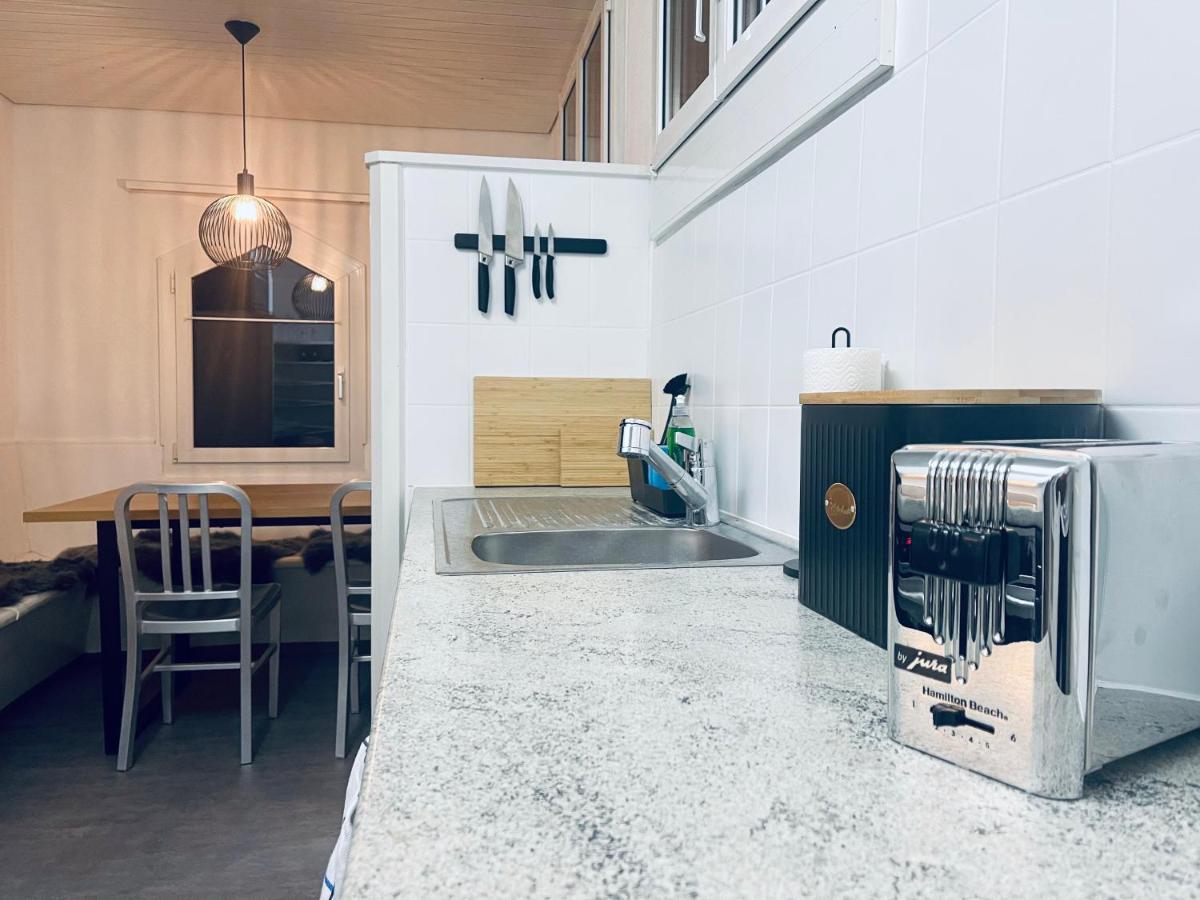 -The Urbanist- Lakeview Free Parking 2BD Fast WiFi - Housity