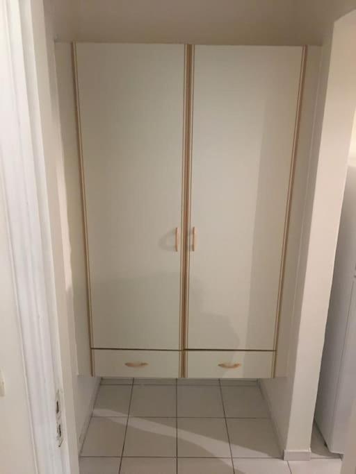 George&Lambros - Beautiful apartment just a few steps from the sea! - Housity