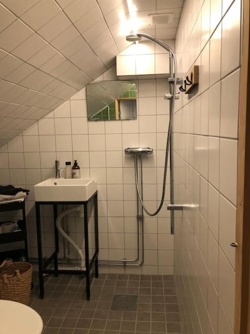 Mysigt men trångt vindsrum i Svinaberga! - Housity