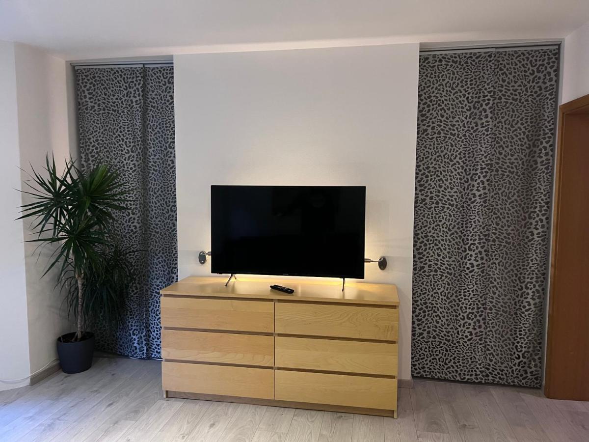 Schöne helle Ferienwohnung 64qm mit Kingsize Bett, Smart-TV, Wlan und sehr ruhige Lage - Housity