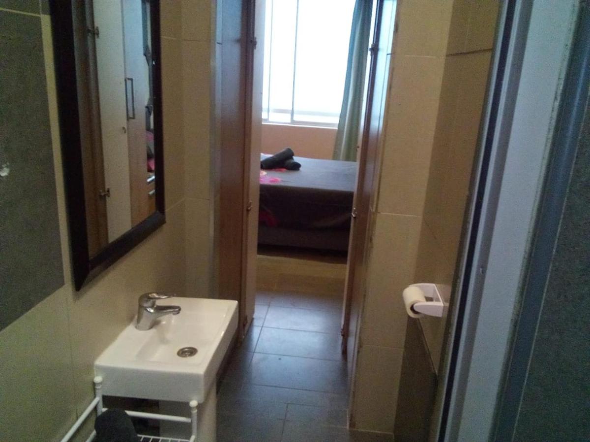Amandonia 903 - Housity