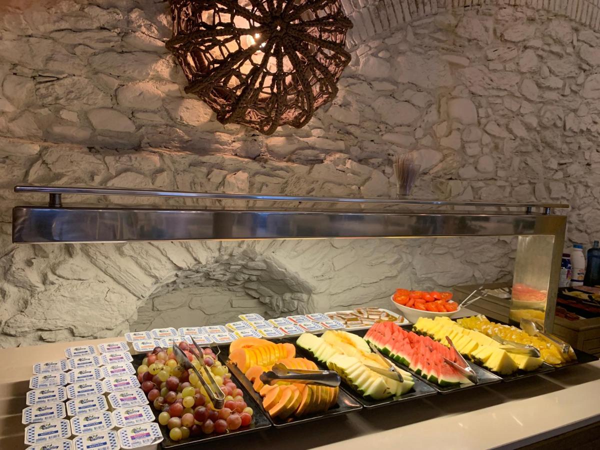 Comida en o cerca de este hotel