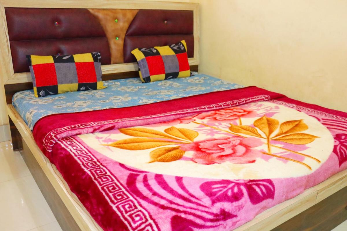 Yadav Sapna Hotel - Housity