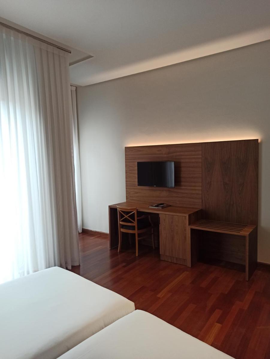 Una televisión o centro de entretenimiento en ARVA Spa París