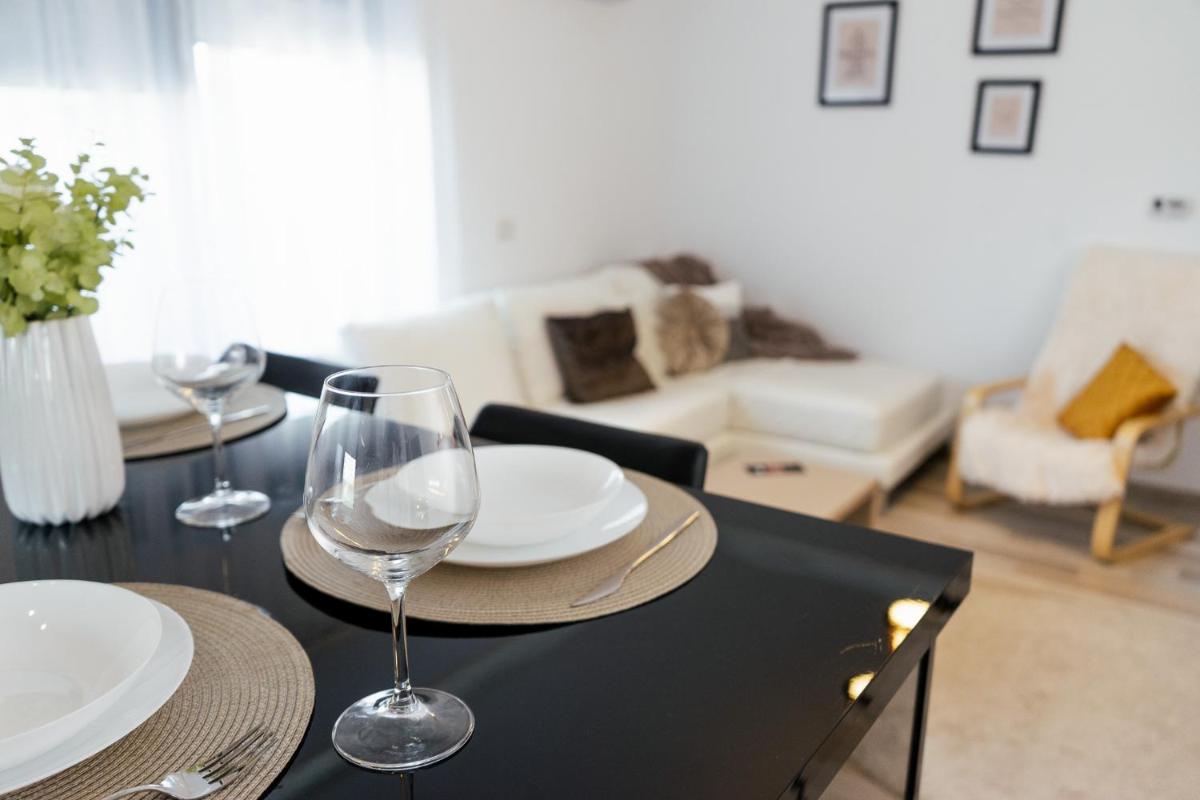 Luxury Apartment with Private Parking - Housity
