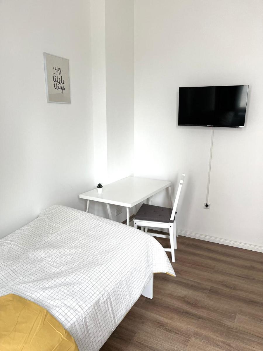 Grosse stylische Monteurswohnung/Zimmer - Housity