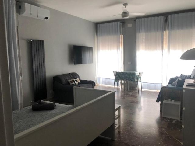 Suitetrails - CASA VACANZE MOON SEA HOUSE FRONTE MARE ACI TREZZa