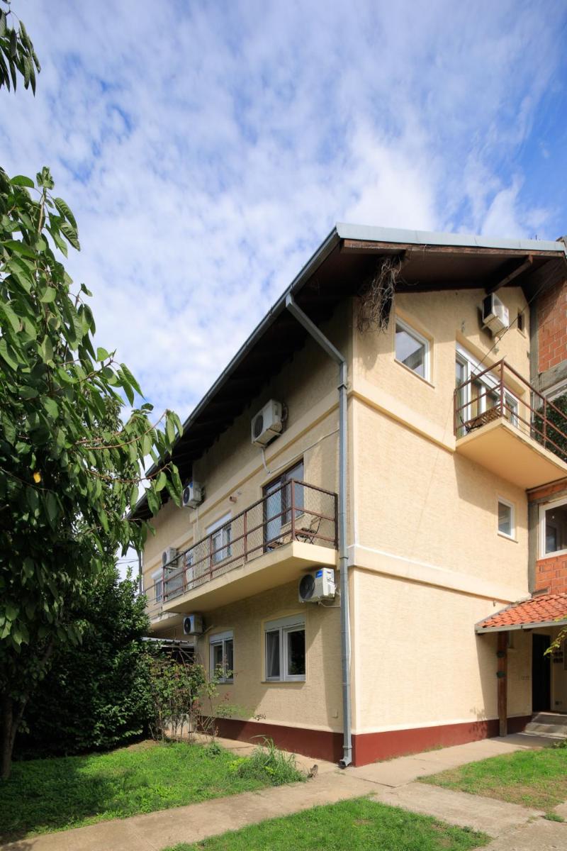 AVIATOR Apartments & Rooms Nikola Tesla Airport Belgrade - Housity
