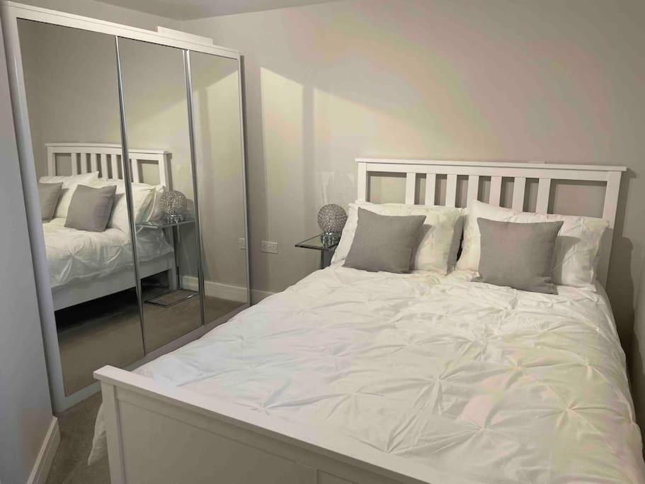 Modern 1-bedroom apartment in Newmarket centre - Housity