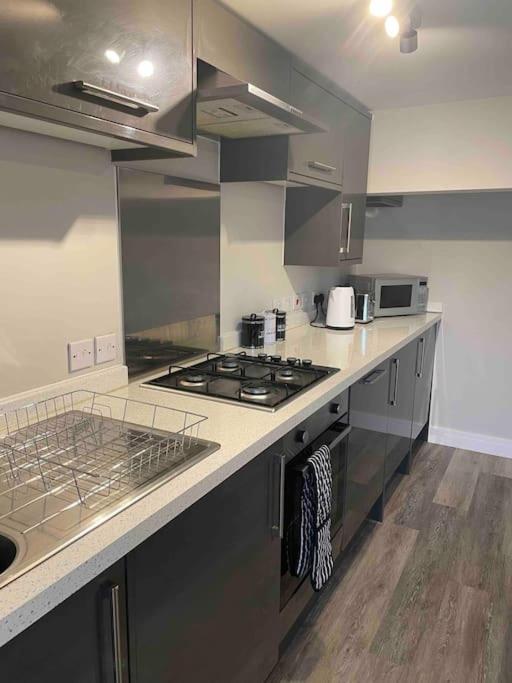 Modern 1-bedroom apartment in Newmarket centre - Housity