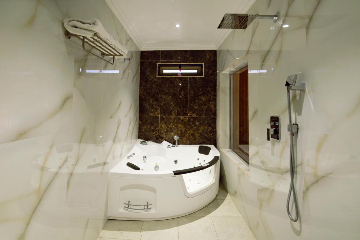 Revon Chalat - Housity