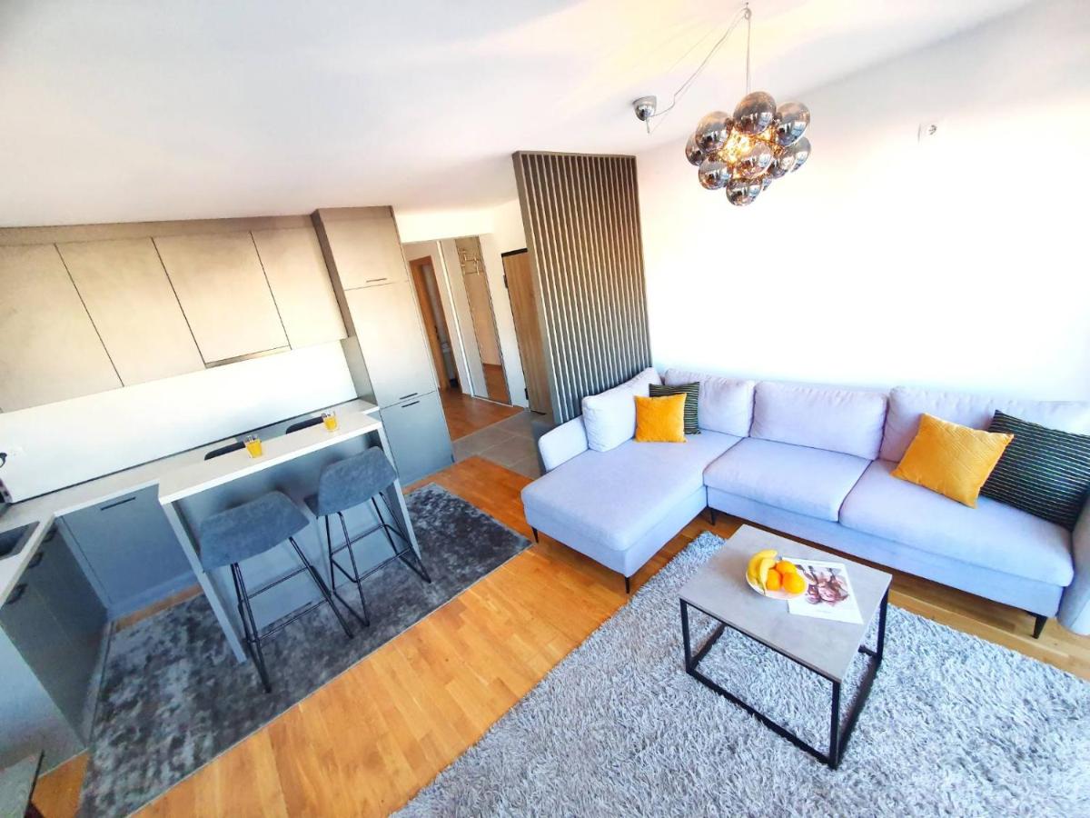 Suitetrails - Sarajevo City Center Apartment with balcony